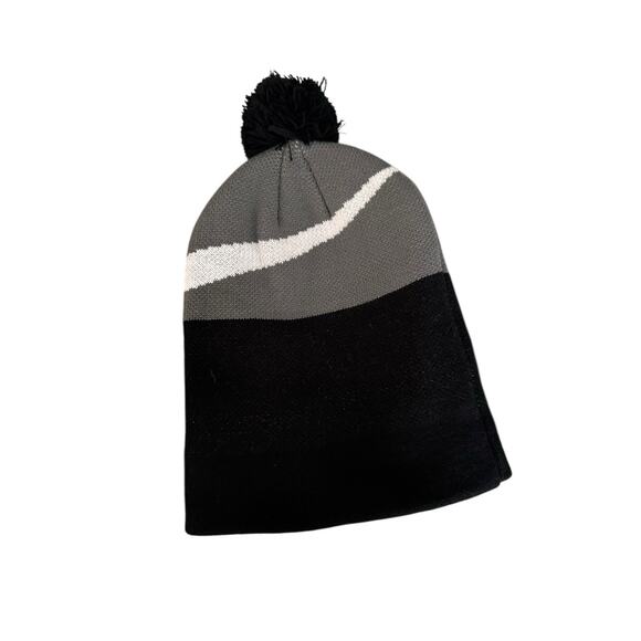 Nike Youth Pom Beanie Winter Hat Gray Black White Swoosh Logo - Picture 2 of 3